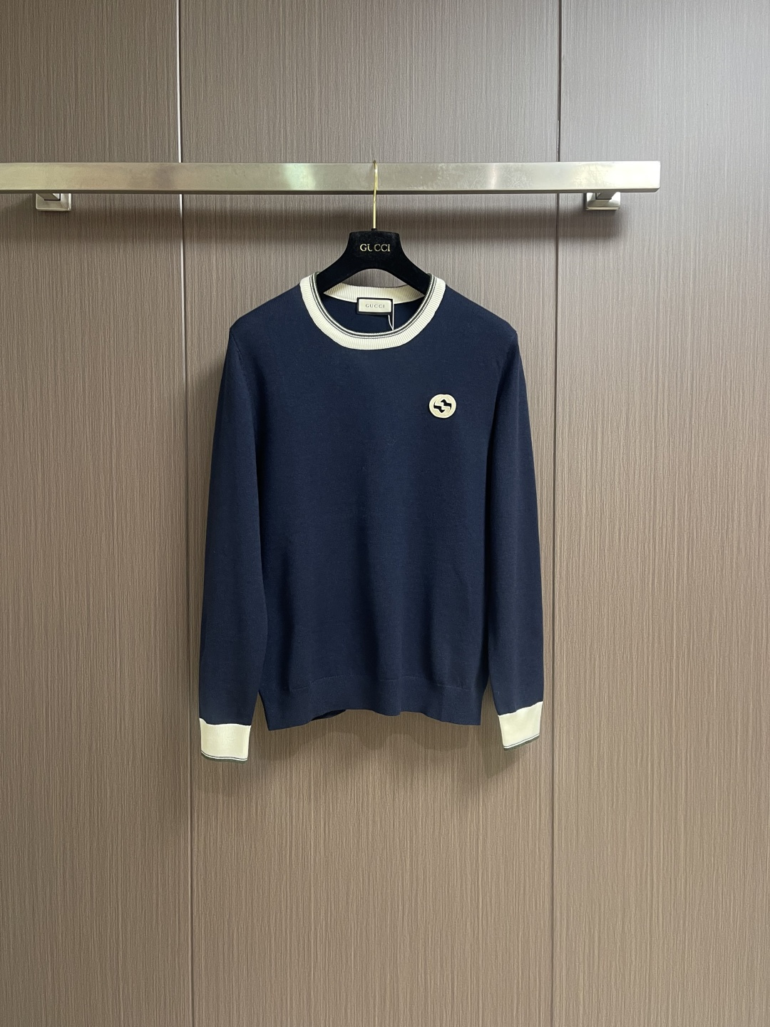 GUCCI 2025ss秋冬新款针织圆领毛衣，手感细腻柔软，可直接与肌肤接触，让暖心的纱线变化出细腻的质