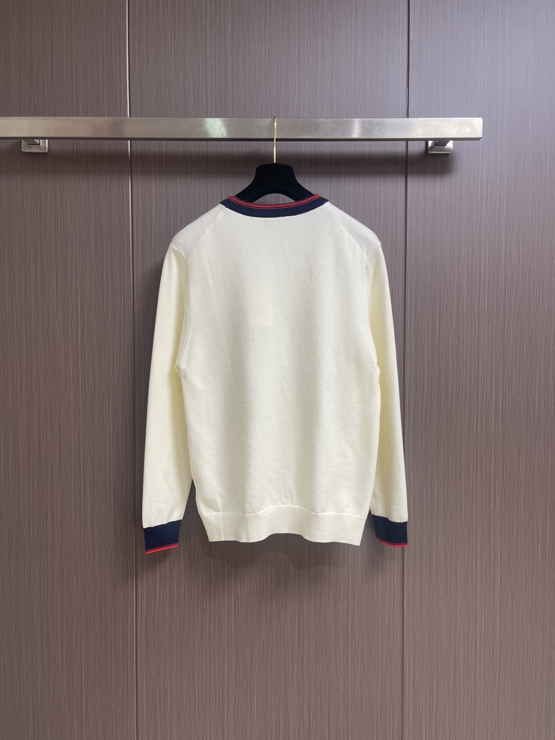 GUCCI 2025ss秋冬新款针织圆领毛衣，手感细腻柔软，可直接与肌肤接触，让暖心的纱线变化出细腻的质