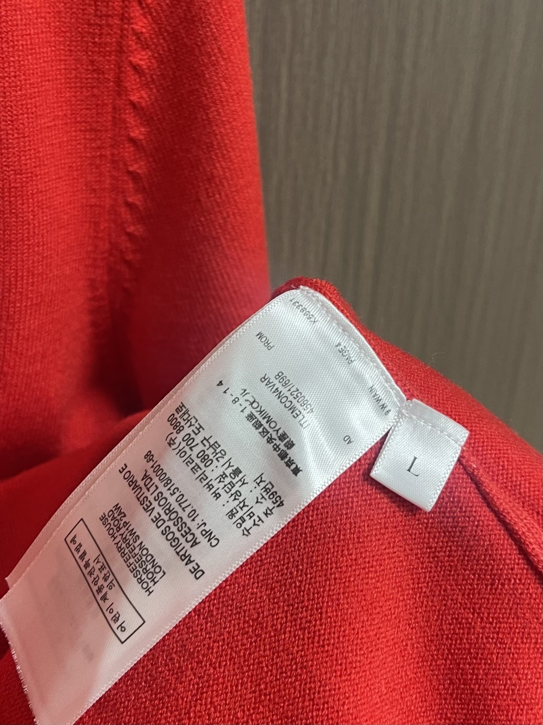 GUCCI 2025ss秋冬新款针织圆领毛衣，手感细腻柔软，可直接与肌肤接触，让暖心的纱线变化出细腻的质