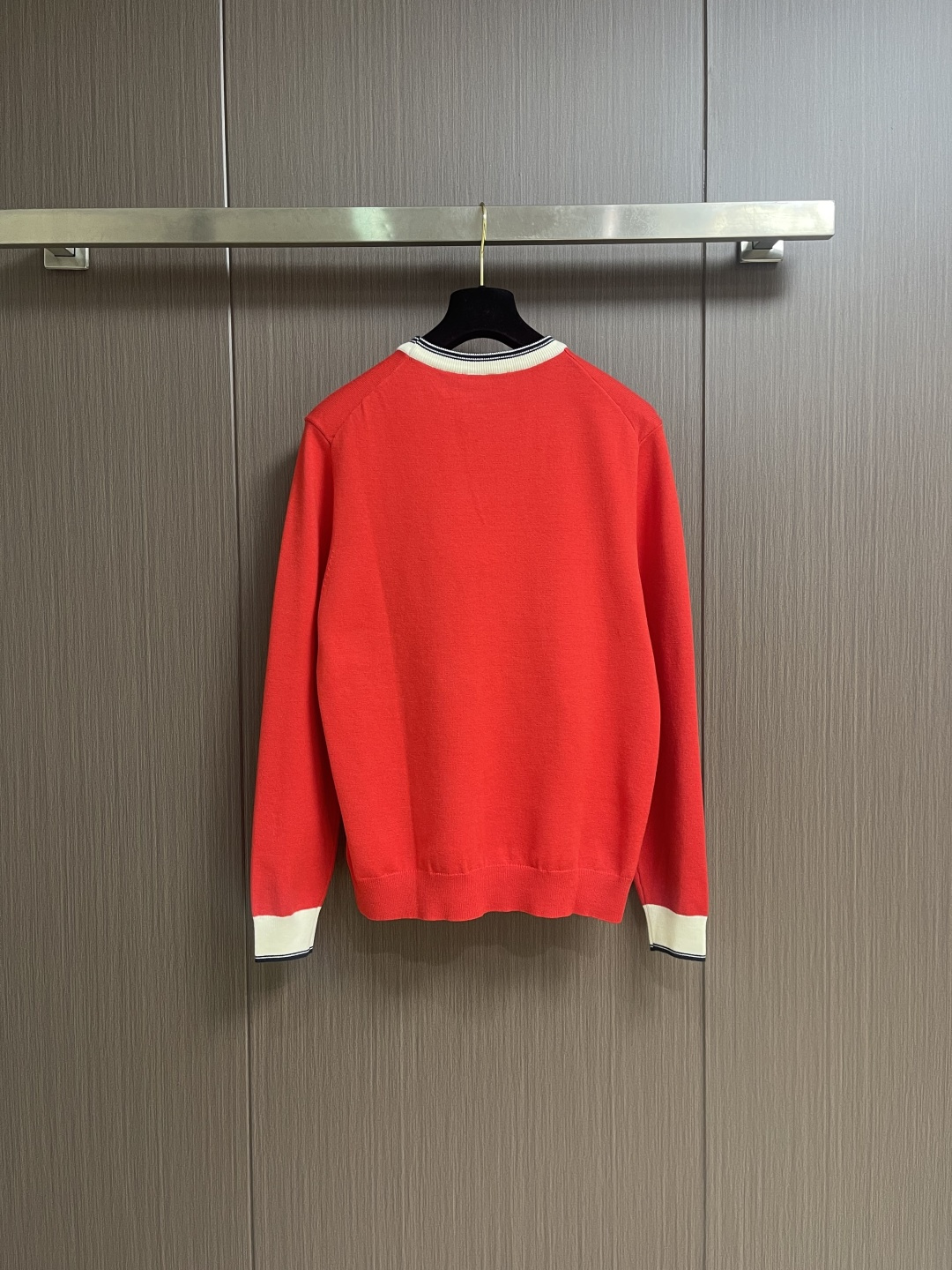 GUCCI 2025ss秋冬新款针织圆领毛衣，手感细腻柔软，可直接与肌肤接触，让暖心的纱线变化出细腻的质