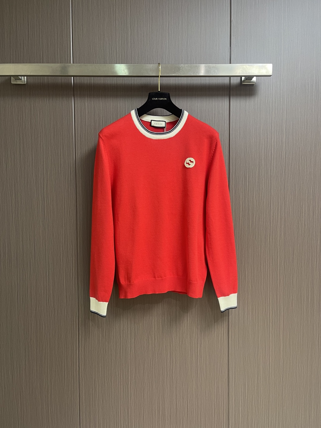 GUCCI 2025ss秋冬新款针织圆领毛衣，手感细腻柔软，可直接与肌肤接触，让暖心的纱线变化出细腻的质