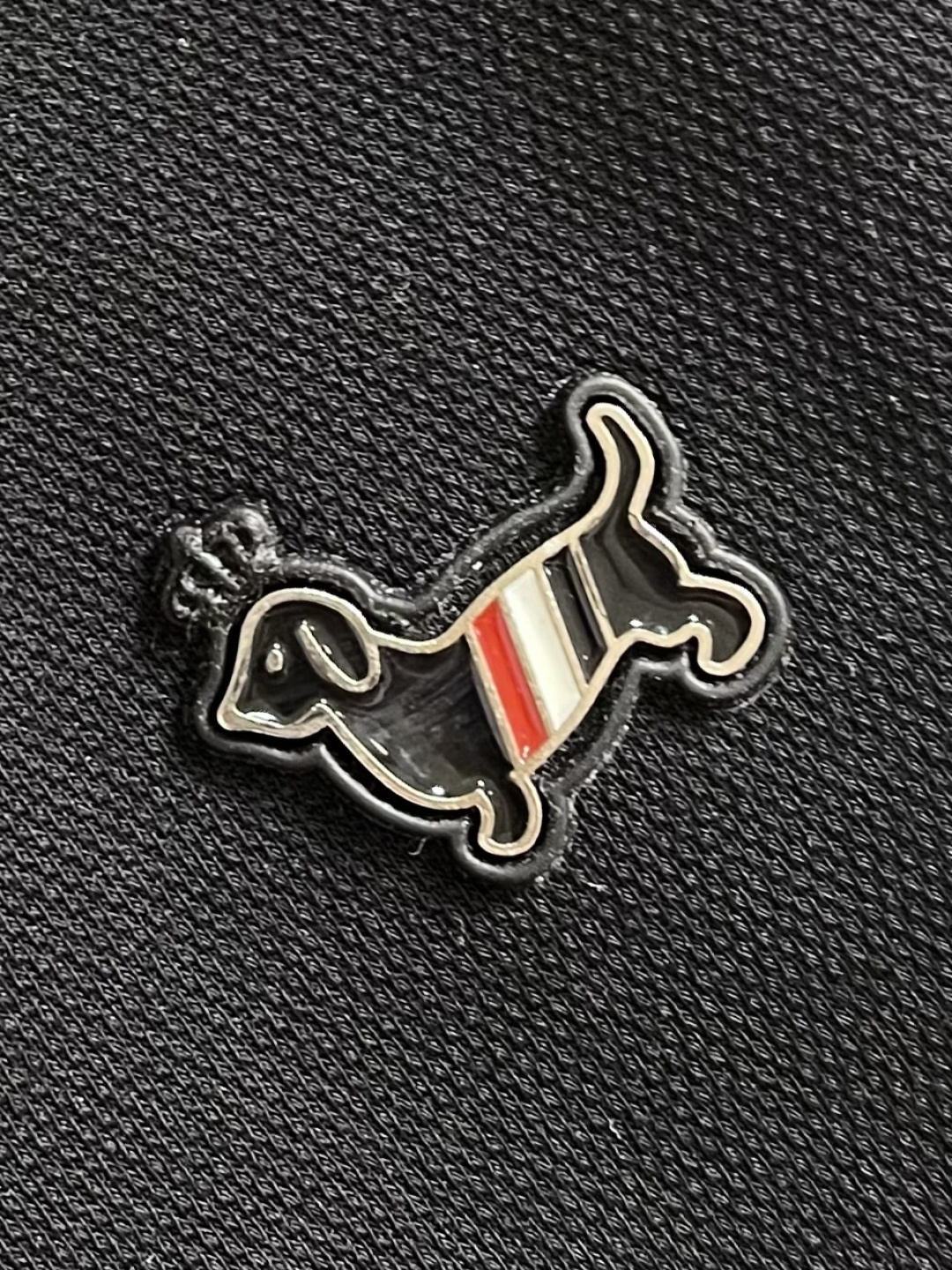 Thom Browne.TB 2025FW秋冬新品经典撞色长袖POLO衫。红白蓝撞色织带勾勒出标志性学院