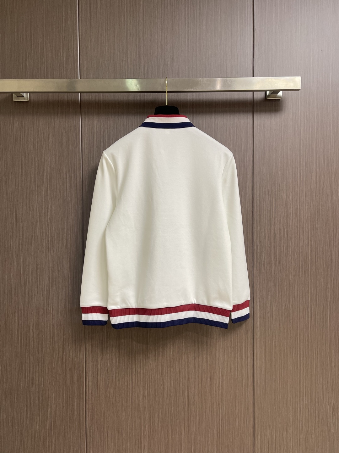 Thom Browne.TB 2025FW秋冬新品经典撞色长袖POLO衫。红白蓝撞色织带勾勒出标志性学院