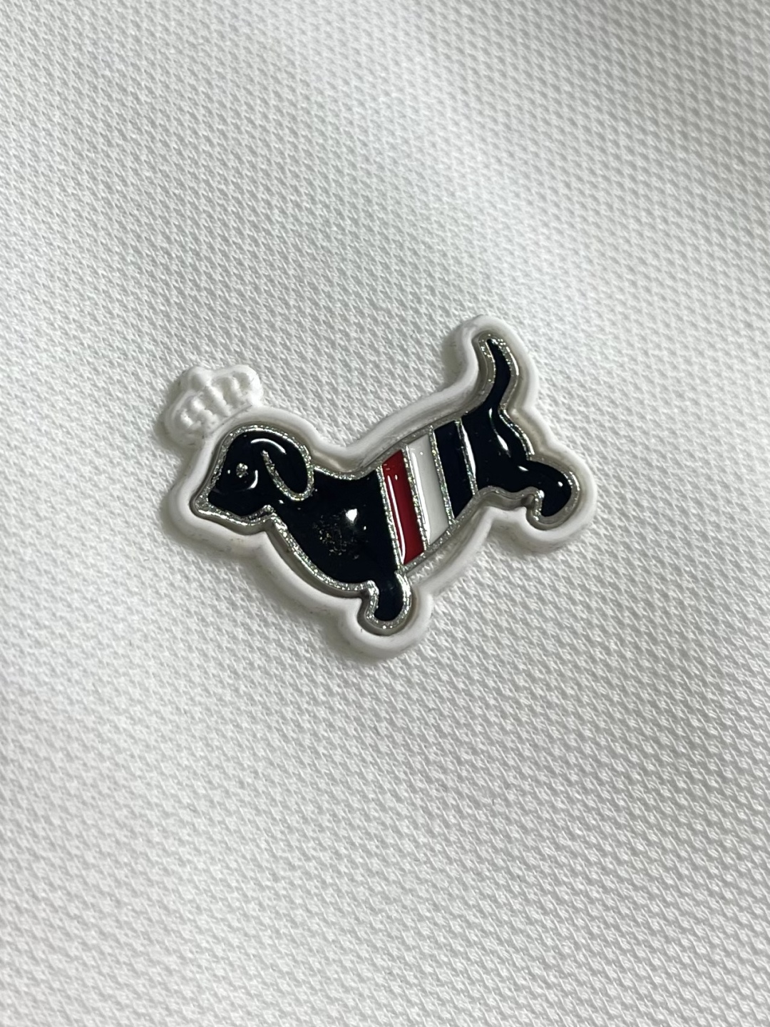 Thom Browne.TB 2025FW秋冬新品经典撞色长袖POLO衫。红白蓝撞色织带勾勒出标志性学院