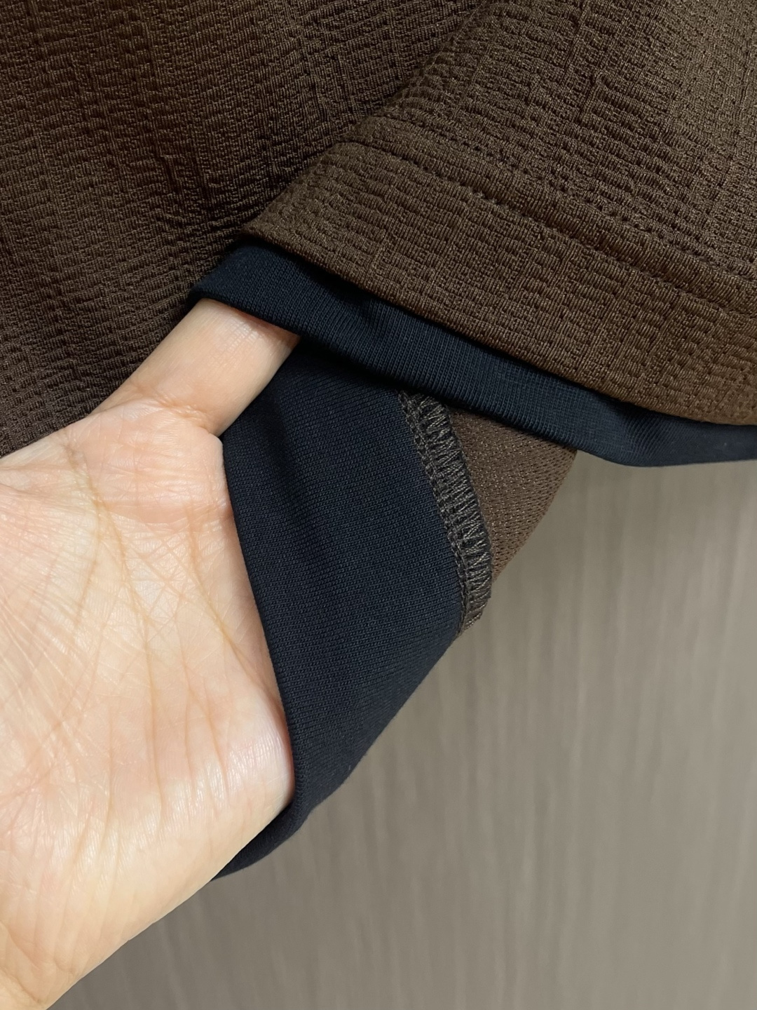 BV 2025ss秋冬新款长袖假两件POLO衫 高品质意大利进口精梳棉面料，高密度高克重，时尚百搭，帅气