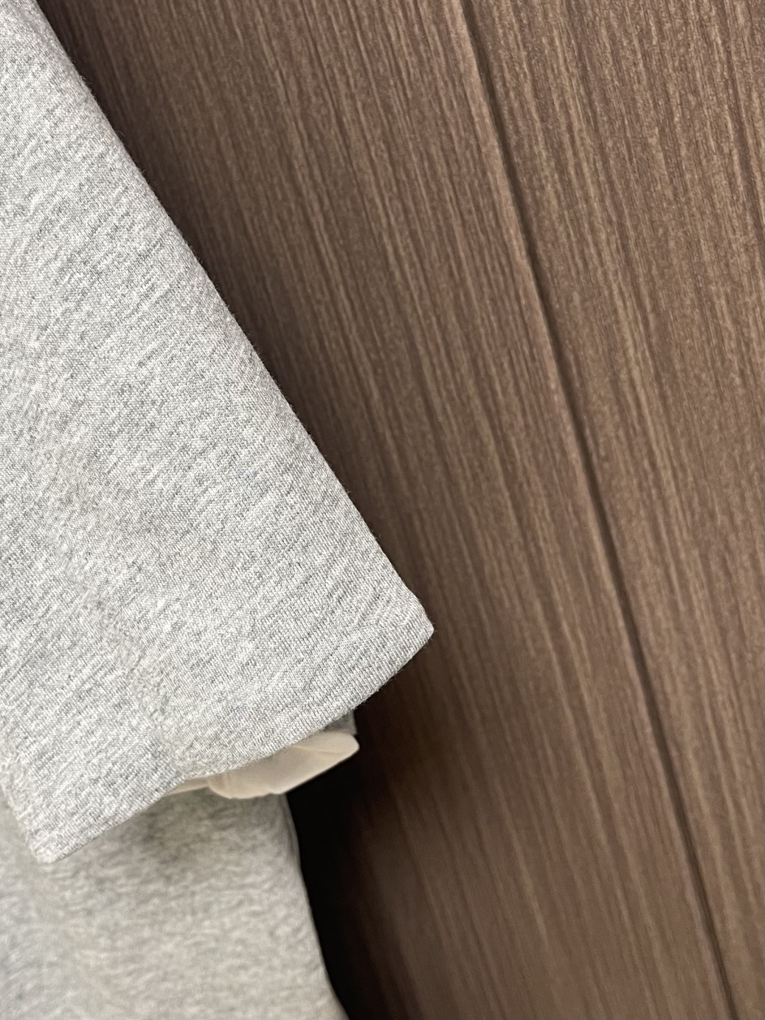 Prada 两面穿短袖T恤，定做32S双纱面料，没有经过特殊处理的天然手感！很多面料都习惯于加硅油增加柔