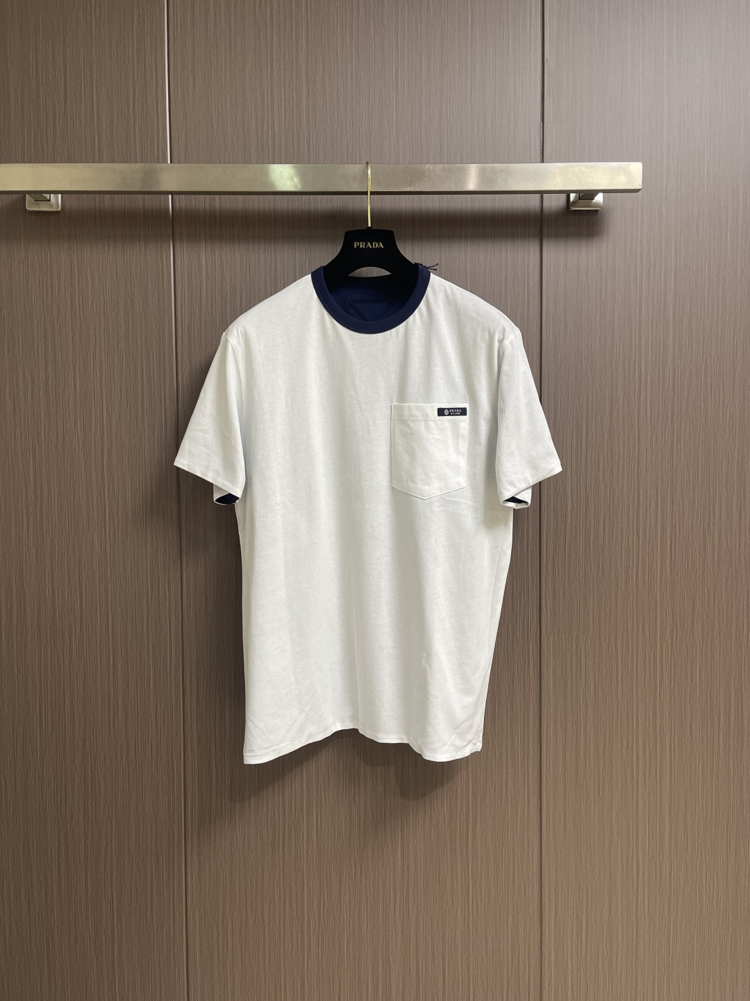 Prada 两面穿短袖T恤，定做32S双纱面料，没有经过特殊处理的天然手感！很多面料都习惯于加硅油增加柔