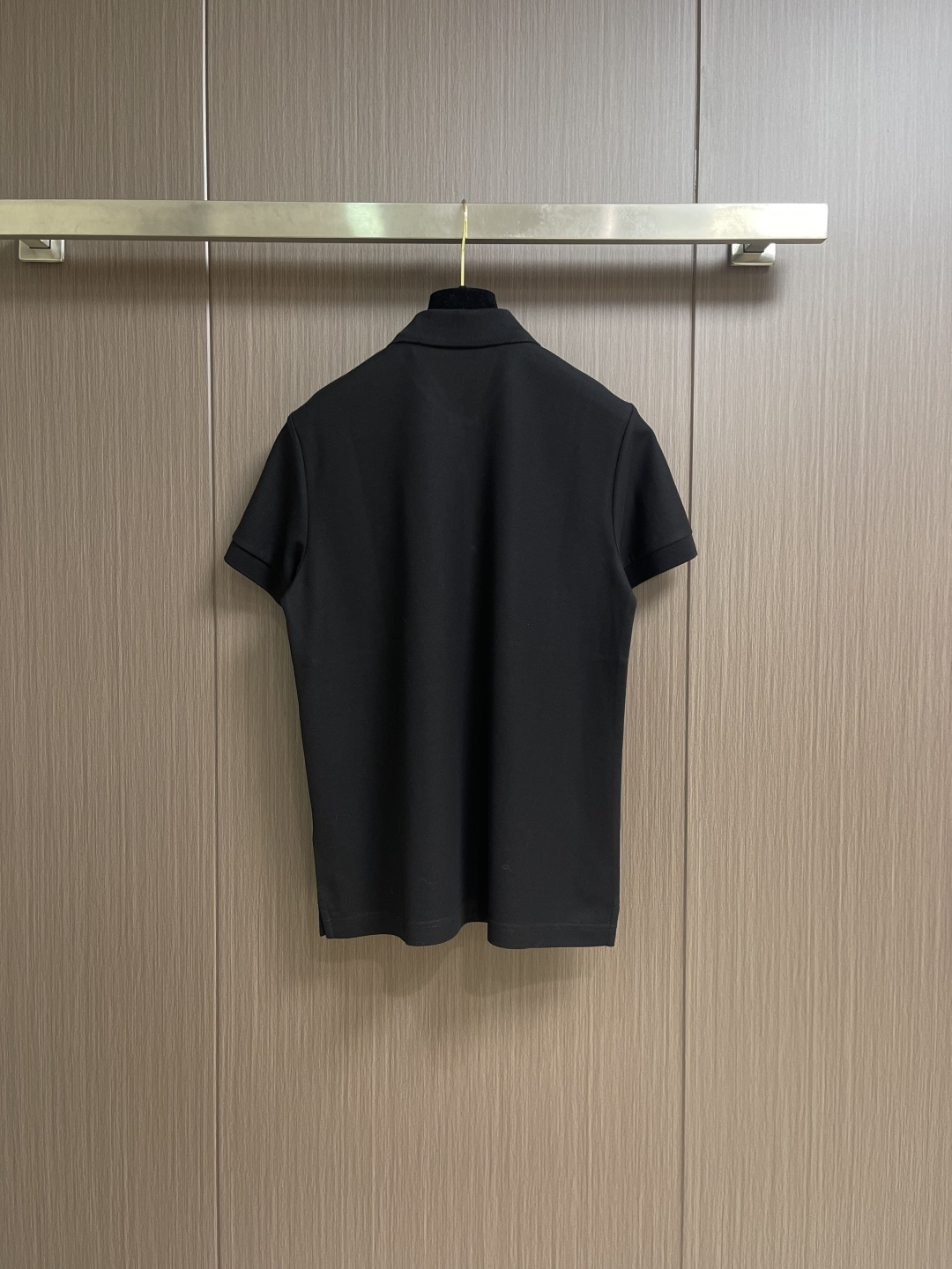 Burberry 经典款短袖Polo衫，面料色牢度，变型度，纯正度，好面料带给我们直观感受就是高级，舒适