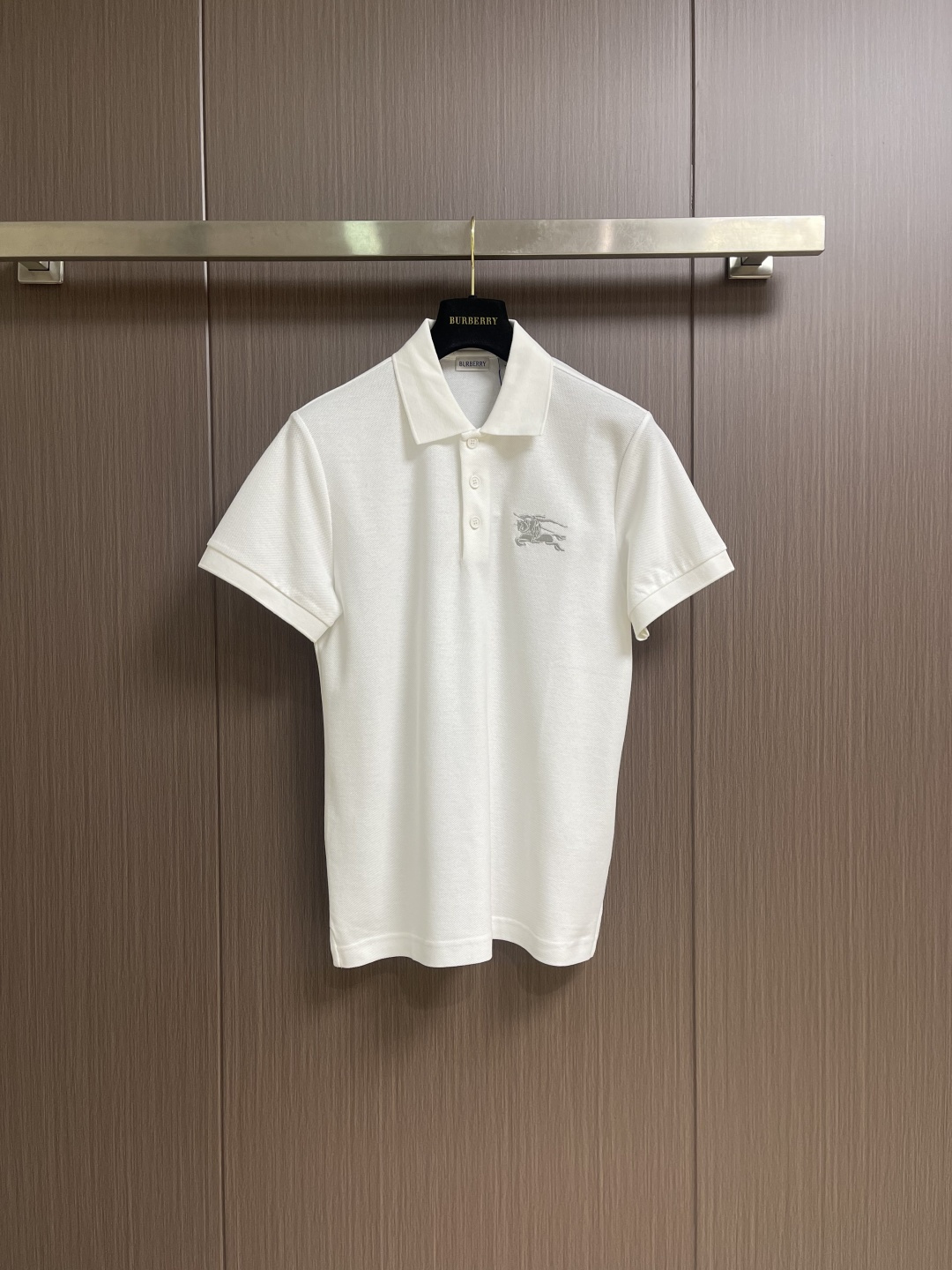 Burberry 经典款短袖Polo衫，面料色牢度，变型度，纯正度，好面料带给我们直观感受就是高级，舒适