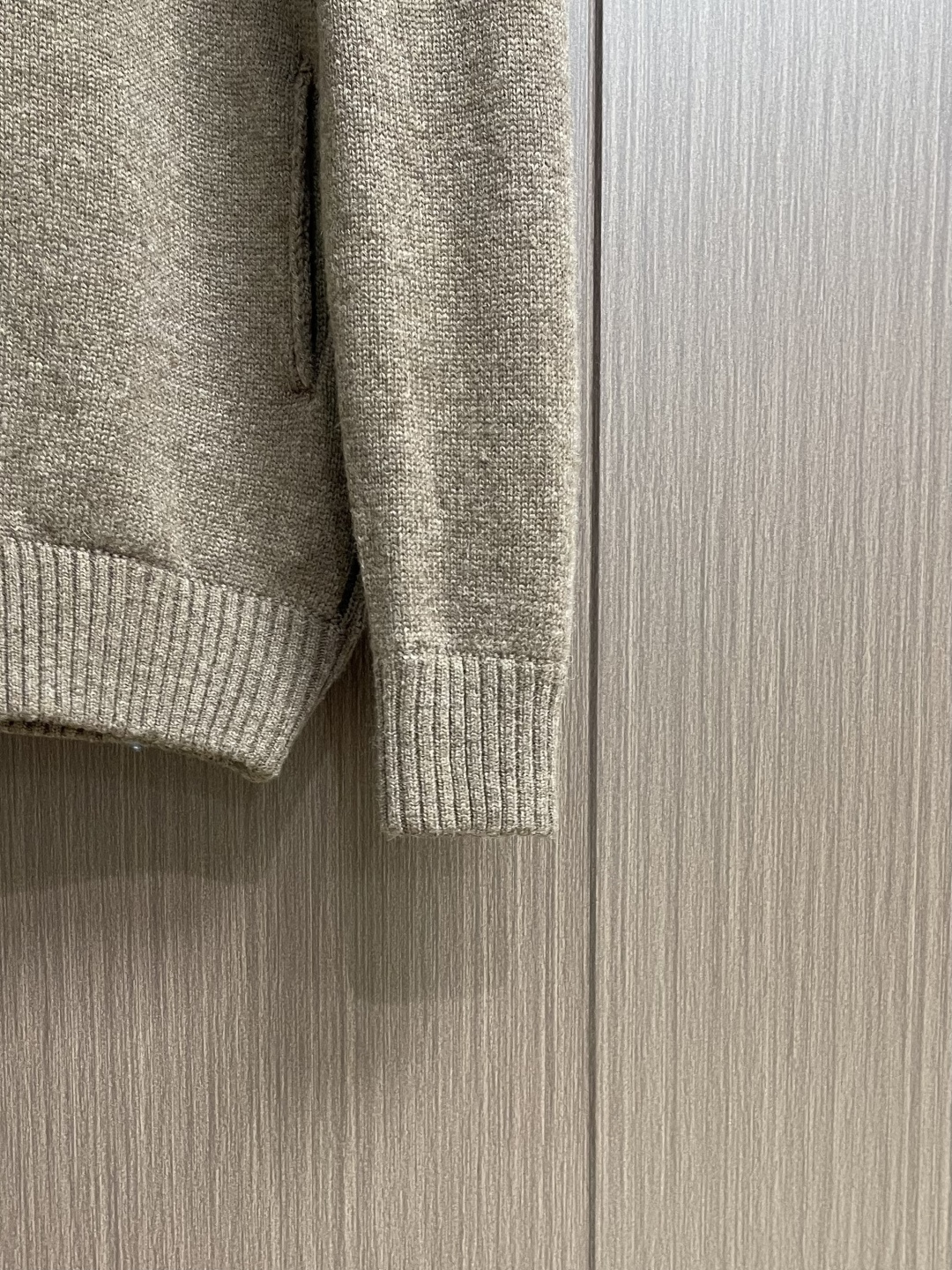 lP🆕 LoroPiana 2026SS早春新款毛领立领拉链针织毛衣开衫！定制羊毛混纺纱线材质织造 舒适