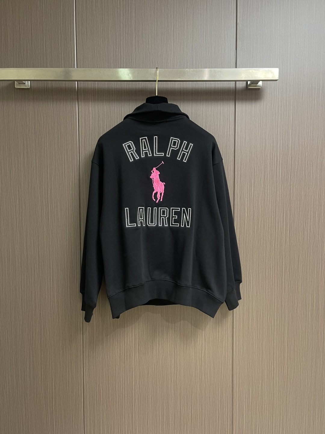 拉夫劳伦 RalP🆕h Lauren粉标半高领卫衣，定制奢感维棉抓绒复合料，一抹粉色小马标刺绣点缀于胸前