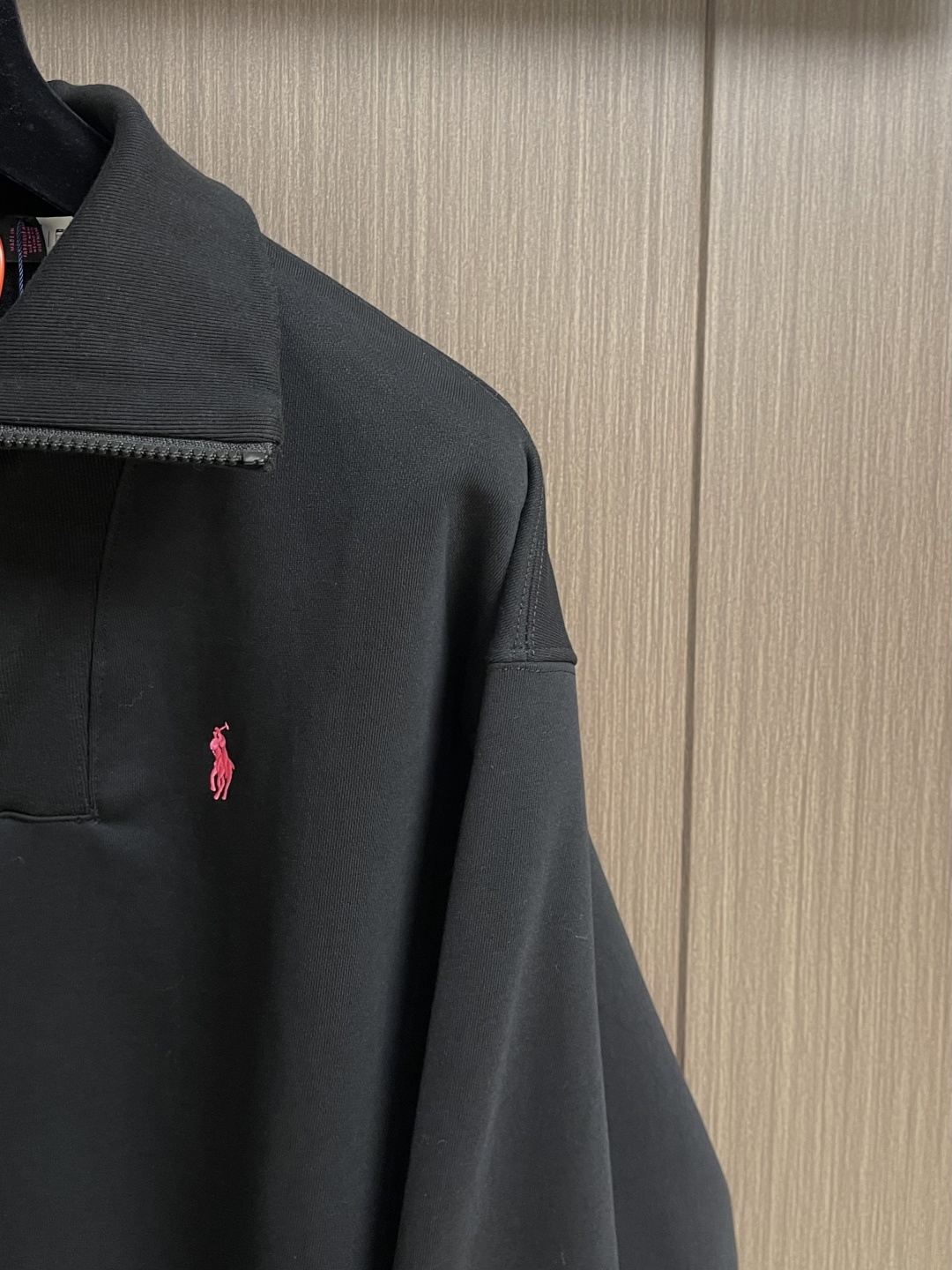 拉夫劳伦 RalP🆕h Lauren粉标半高领卫衣，定制奢感维棉抓绒复合料，一抹粉色小马标刺绣点缀于胸前