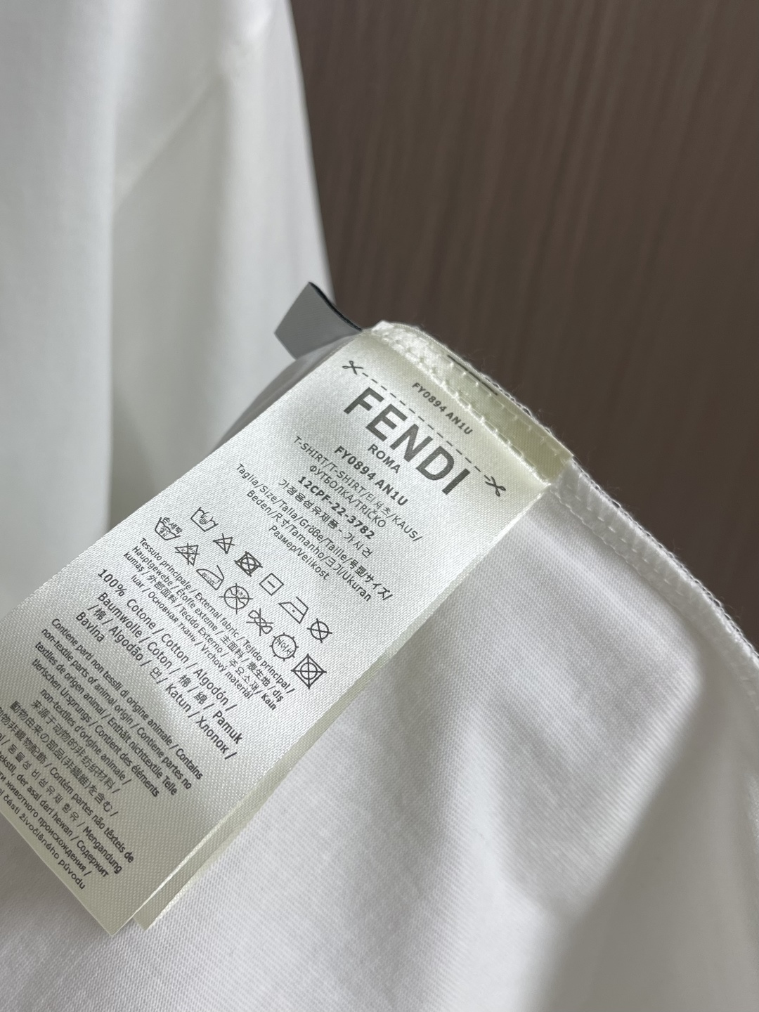 FENDI 2026SS春夏新款短袖T恤 经典 立体厚板硅胶工艺＋贴布绣 定制双纱平纹纯棉面料 ，上身百