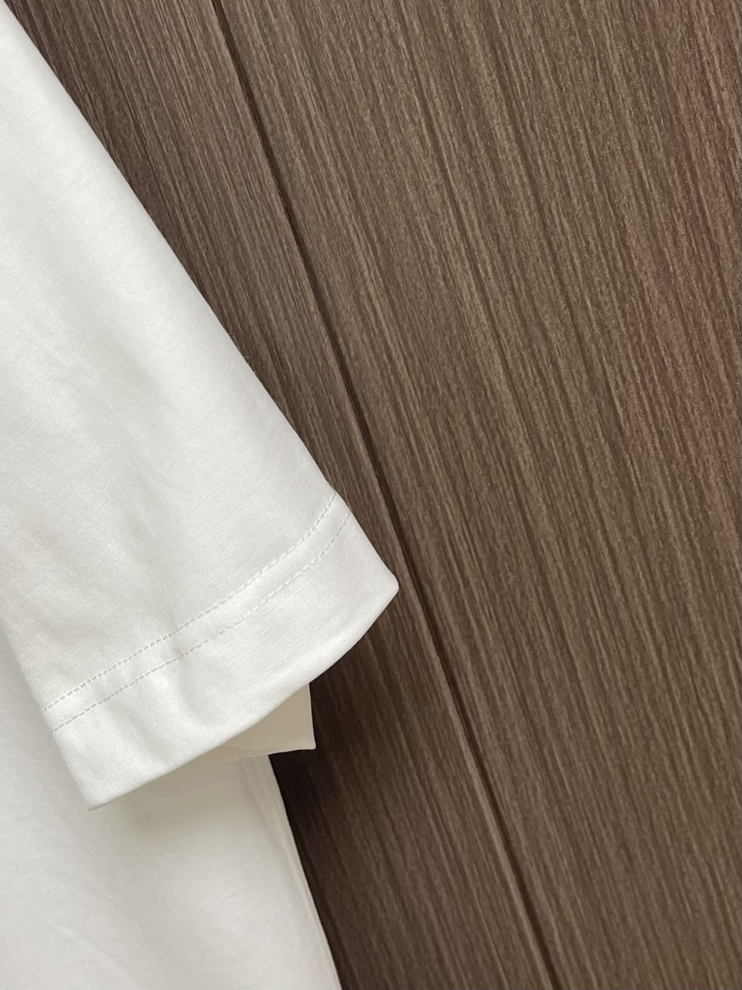 FENDI 2026SS春夏新款短袖T恤 经典 立体厚板硅胶工艺＋贴布绣 定制双纱平纹纯棉面料 ，上身百