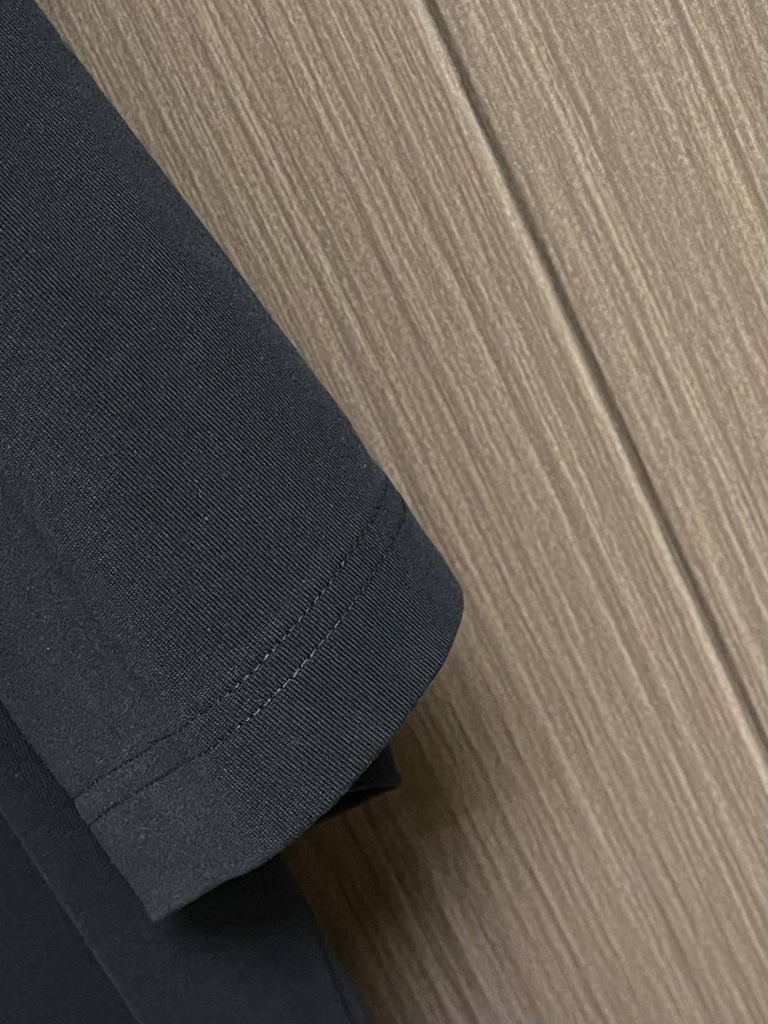 FENDI 2026SS春夏新款短袖T恤 经典 立体厚板硅胶工艺＋贴布绣 定制双纱平纹纯棉面料 ，上身百