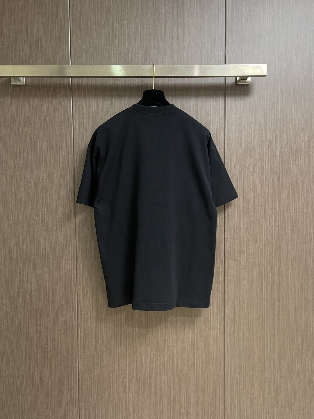 FENDI 2026SS春夏新款短袖T恤 经典 立体厚板硅胶工艺＋贴布绣 定制双纱平纹纯棉面料 ，上身百