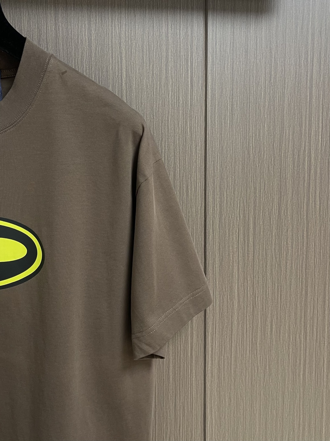 LV Flower图案印花短袖T恤，本款T恤取材柔软棉布，以2026ss早春秀场的风尚元素点亮日常造型。