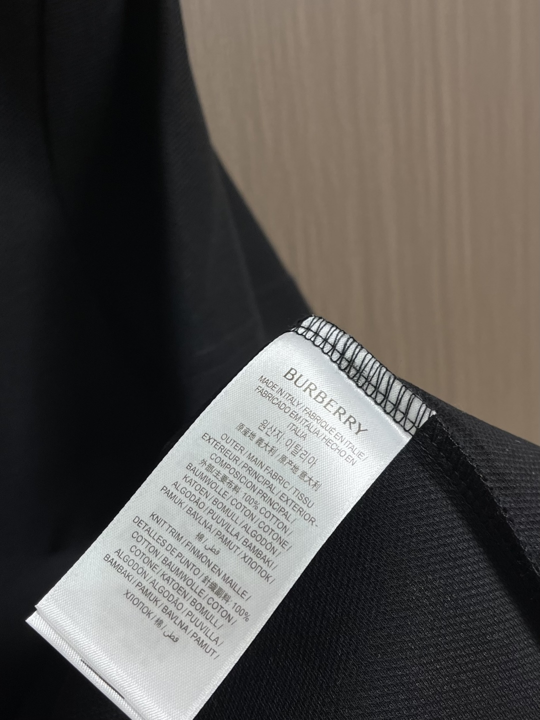 Burberry 2026SS早春新款战马格纹徽章短袖Polo马球衫，男女上衣，棉质 Polo衫，呈现常