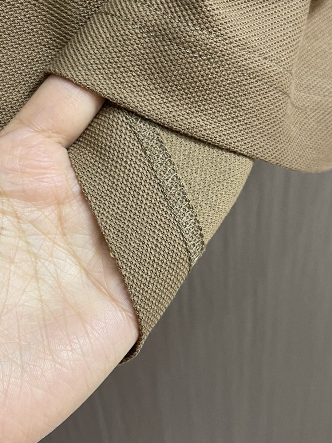 Burberry 2026SS早春新款战马格纹徽章短袖Polo马球衫，男女上衣，棉质 Polo衫，呈现常