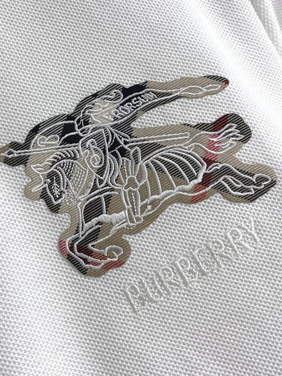 Burberry 2026SS早春新款战马格纹徽章短袖Polo马球衫，男女上衣，棉质 Polo衫，呈现常