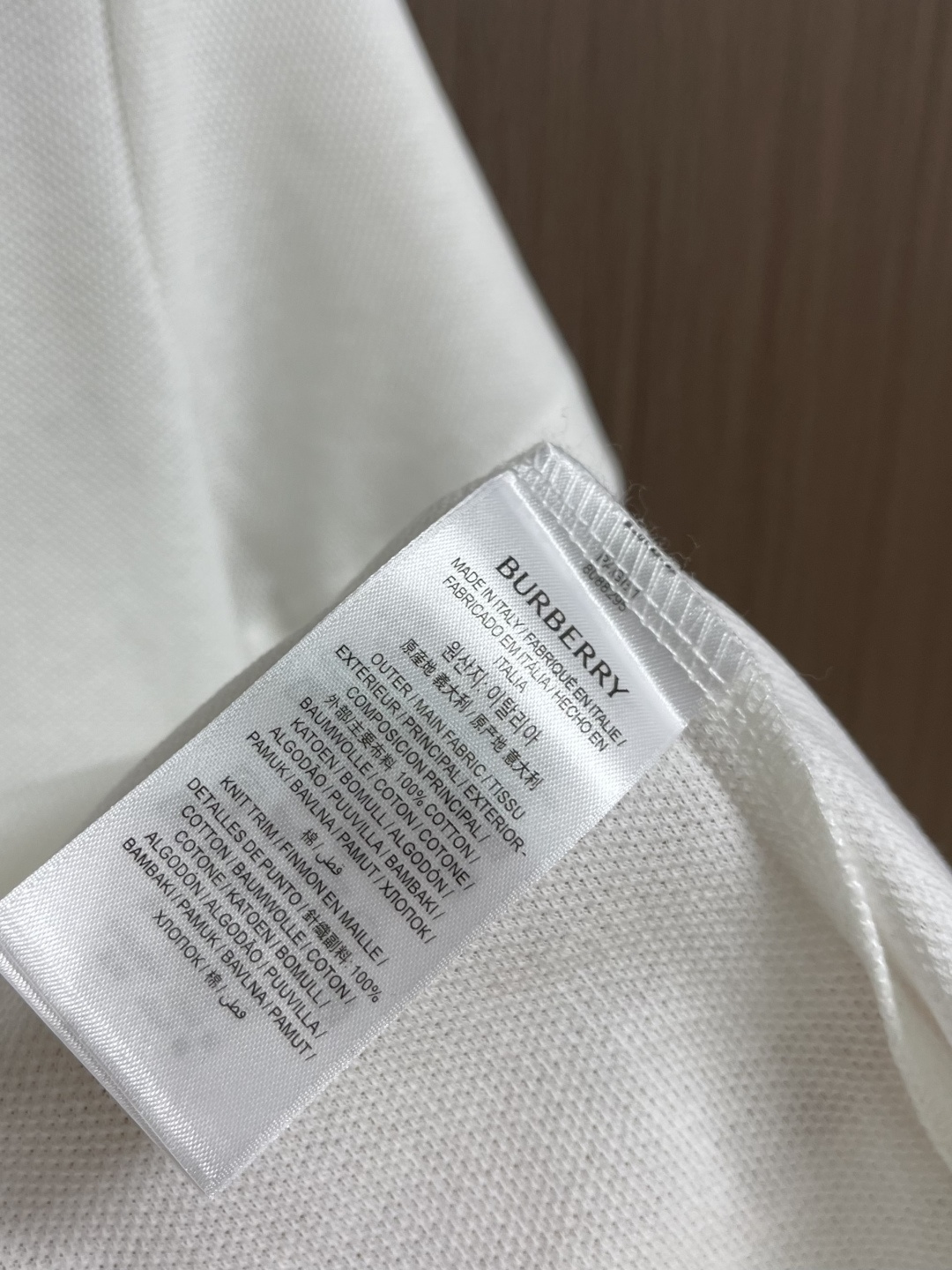 Burberry 2026SS早春新款战马格纹徽章短袖Polo马球衫，男女上衣，棉质 Polo衫，呈现常