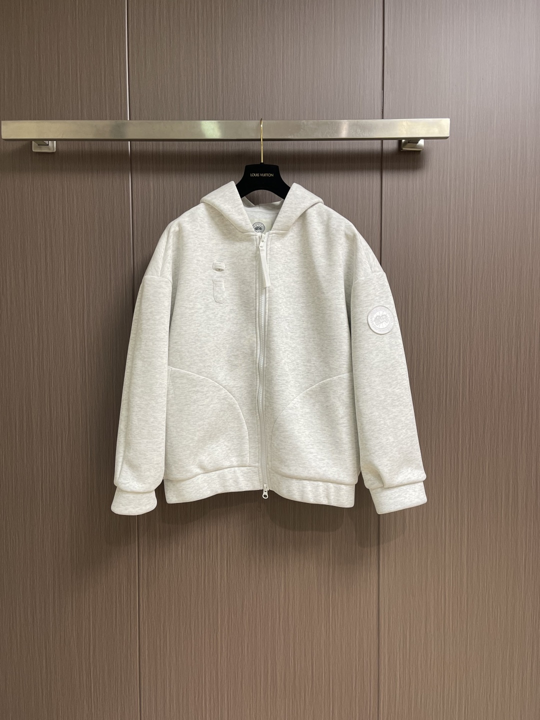 NO:690725,CanadaGoose Canada Goose 2026SS early spring new zipper hooded sweatshirt jacket, the fabric is made of heavy 640g double yarn fabric, garment washed, garment washed, loose fit, the fabric is stiff and stylish, does not deform or shrink. Sizes S-XL S size bust 134 shoulder width 65 length 67 M size bust 138 shoulder width 67 length 69 L size chest 142 shoulder width 69 length 71  XL size bust 146 shoulder width 71 clothing length 73,,hoodie,sweatshirts,jackets & coats,hats,19860909CanadaGoose加拿大鹅 2026SS早春新款拉链连帽卫衣外套,面料采用重磅640克双纱面料 整衣洗水 成衣洗水宽松版型 面料硬挺有型 不变形不缩水.尺码S-XL S码 胸围134肩宽65 衣长67 M码胸围138肩宽67 衣长69 L码 胸围142肩宽69 衣长71 XL码胸围146肩宽71衣长73,,hoodie,sweatshirts,jackets & coats,hats,,Men's clothing