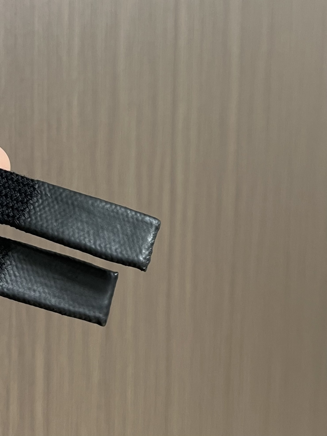 BV 混纺阔腿加绒休闲裤！当意式质感撞上松弛氛围——BV这条混纺阔腿裤，是秋冬衣橱的「氛围感王者」。软糯