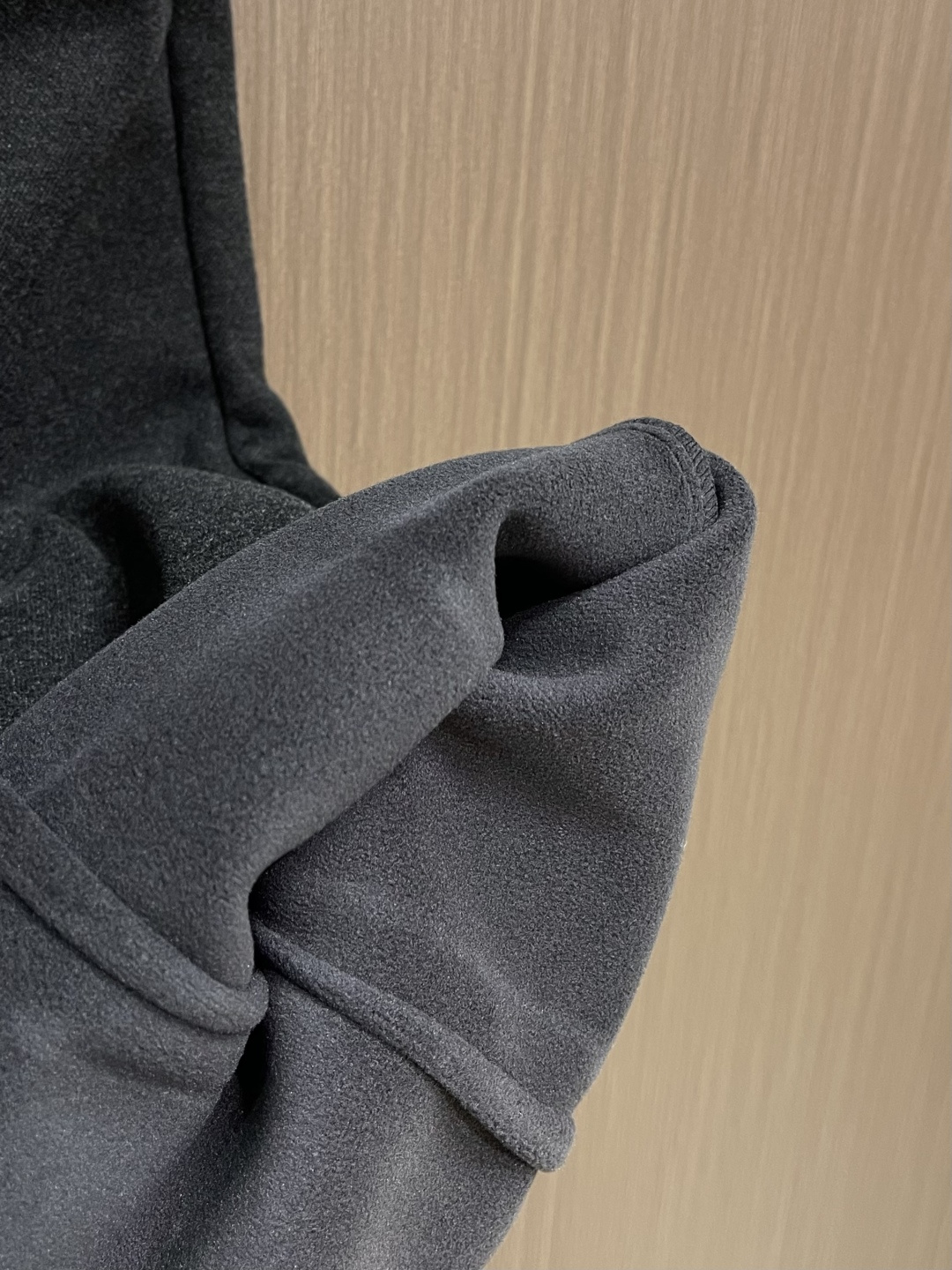 BV 混纺阔腿加绒休闲裤！当意式质感撞上松弛氛围——BV这条混纺阔腿裤，是秋冬衣橱的「氛围感王者」。软糯