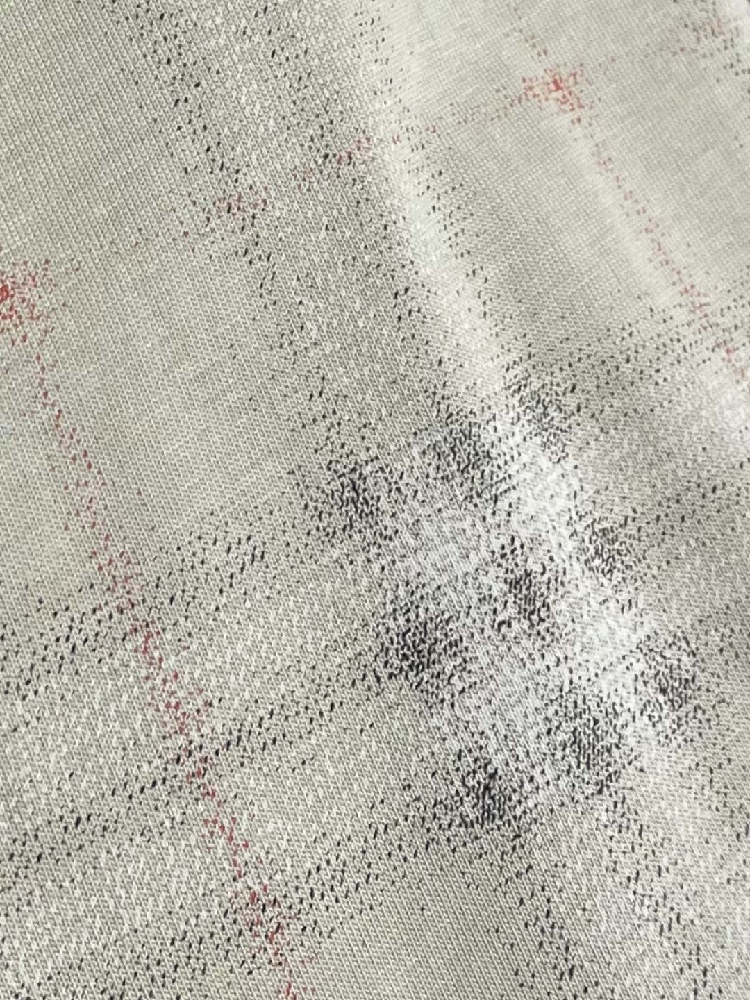 Burberry渐变格子圆领短袖T恤，采用15S特纺紧密棉，克重为230gm2;32支高克重(340g)