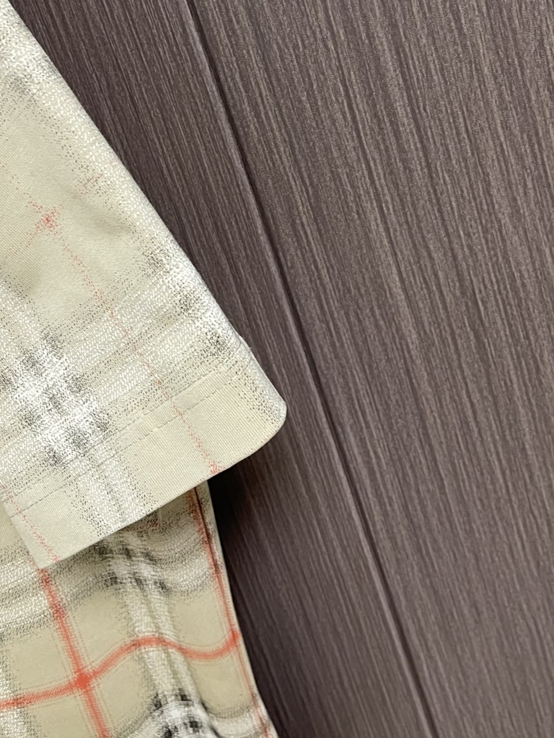 Burberry渐变格子圆领短袖T恤，采用15S特纺紧密棉，克重为230gm2;32支高克重(340g)