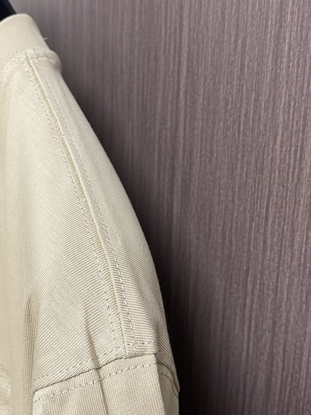 Burberry渐变格子圆领短袖T恤，采用15S特纺紧密棉，克重为230gm2;32支高克重(340g)