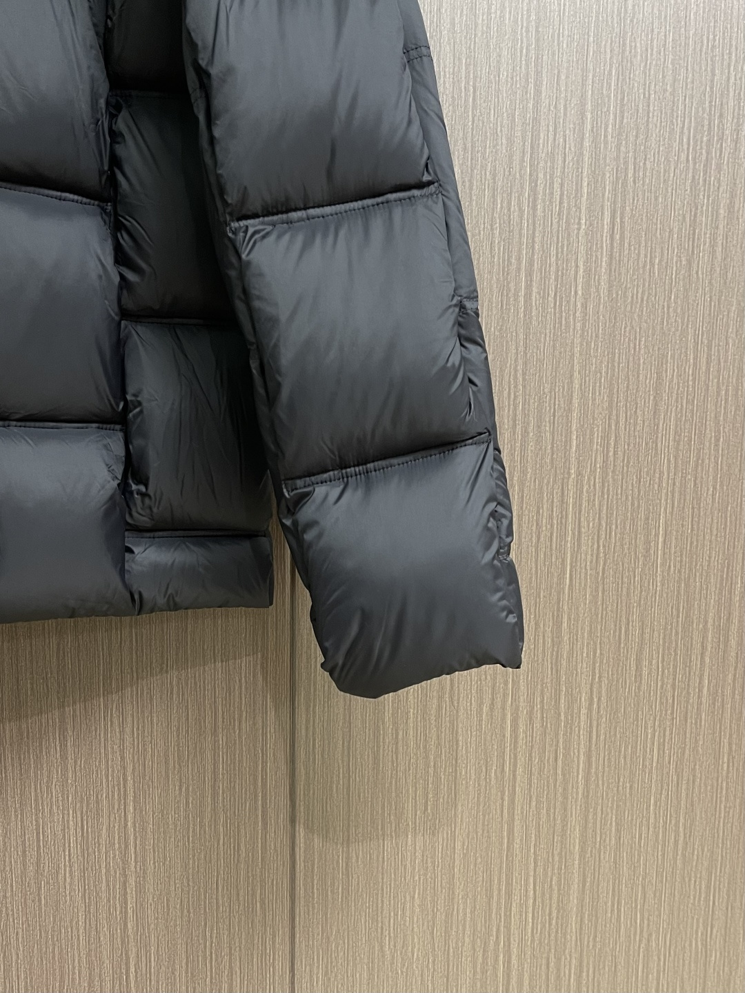 Moncler 2025Fw CistoPher Raxxy 联名3D绗缝拉链羽服，采用新国标90白鸭绒