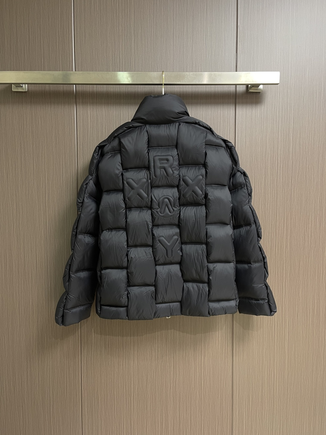 Moncler 2025Fw CistoPher Raxxy 联名3D绗缝拉链羽服，采用新国标90白鸭绒