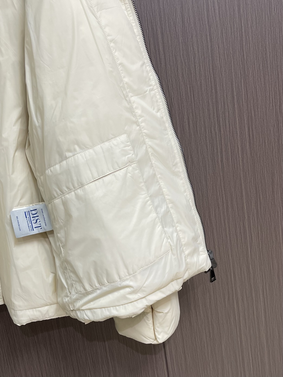 Moncler 2025Fw CistoPher Raxxy 联名3D绗缝拉链羽服，采用新国标90白鸭绒