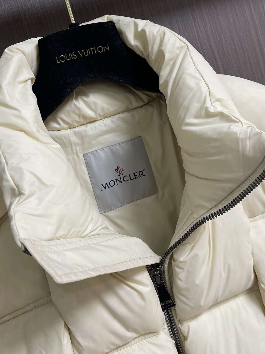 Moncler 2025Fw CistoPher Raxxy 联名3D绗缝拉链羽服，采用新国标90白鸭绒