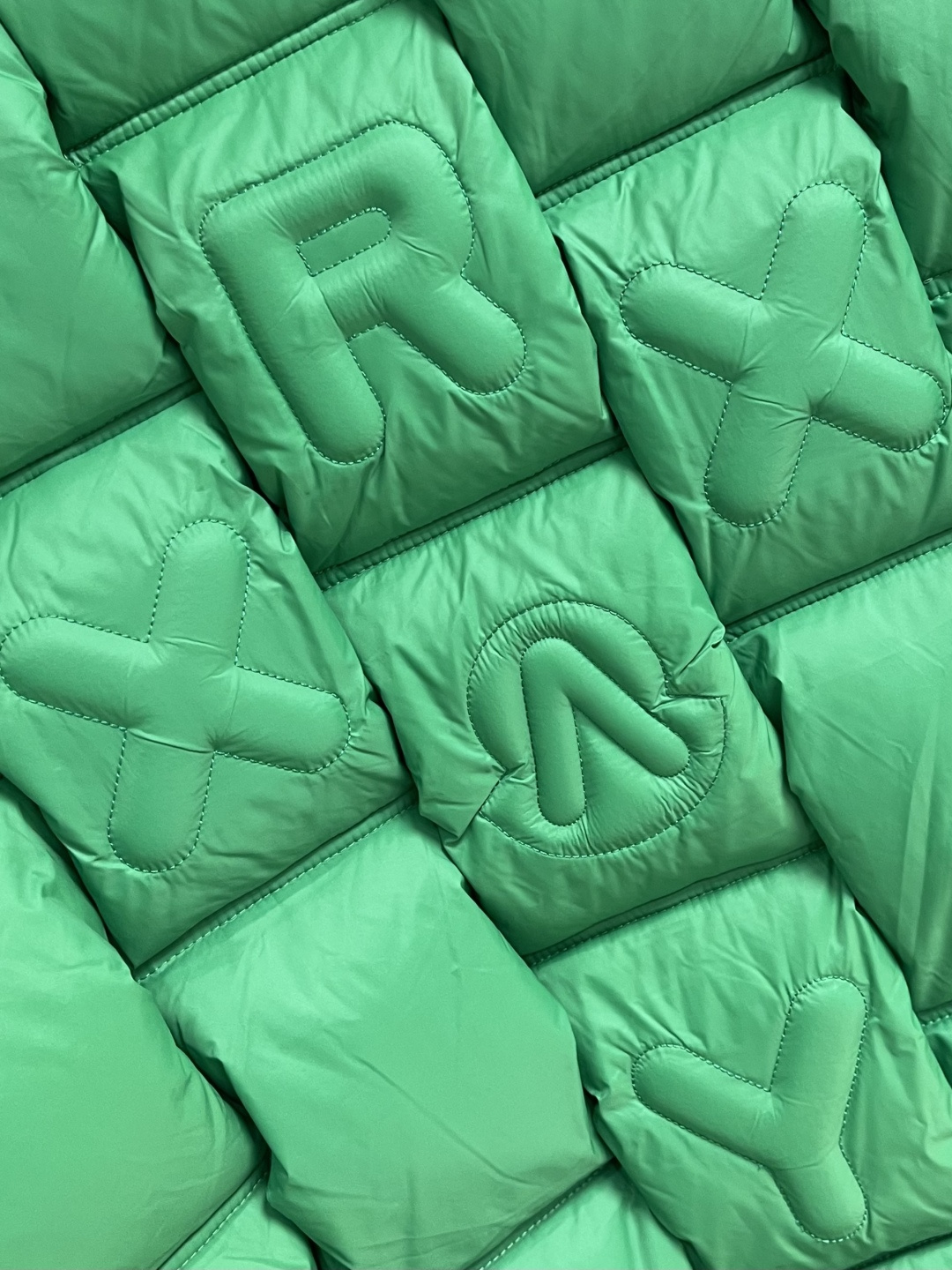 Moncler 2025Fw CistoPher Raxxy 联名3D绗缝拉链羽服，采用新国标90白鸭绒