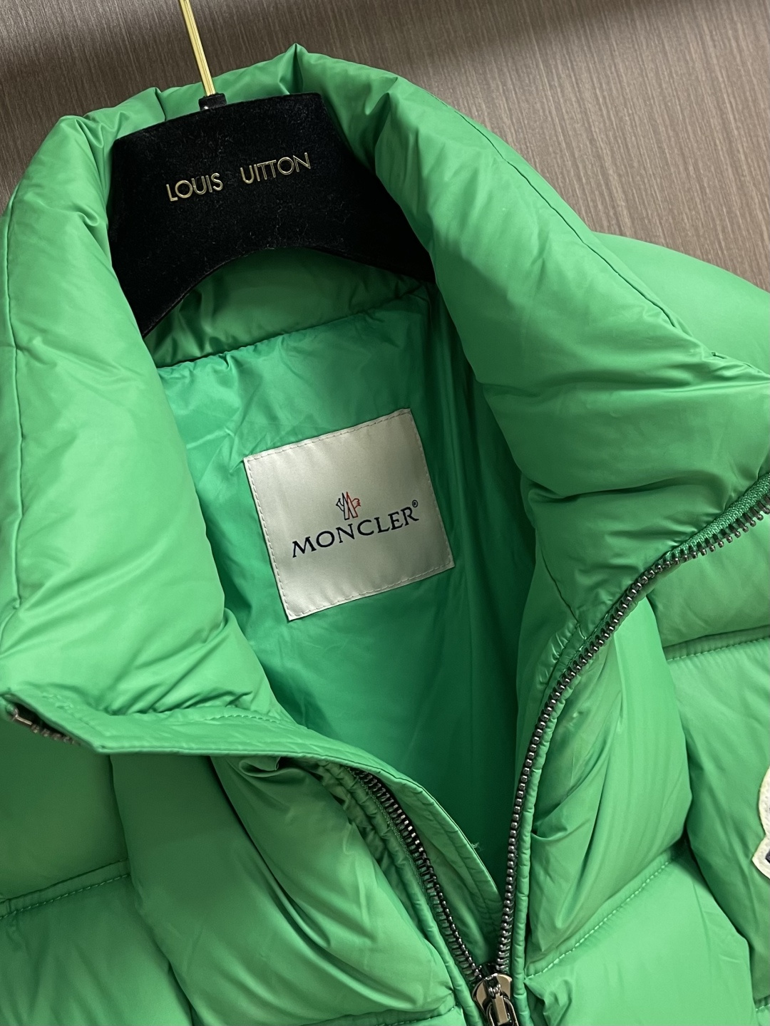 Moncler 2025Fw CistoPher Raxxy 联名3D绗缝拉链羽服，采用新国标90白鸭绒