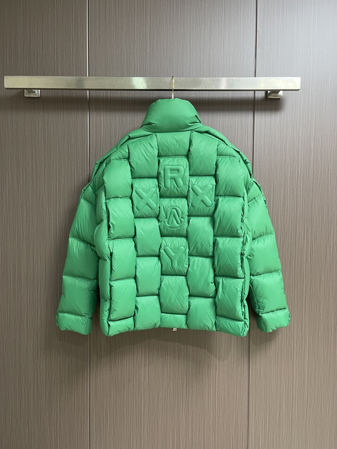 Moncler 2025Fw CistoPher Raxxy 联名3D绗缝拉链羽服，采用新国标90白鸭绒