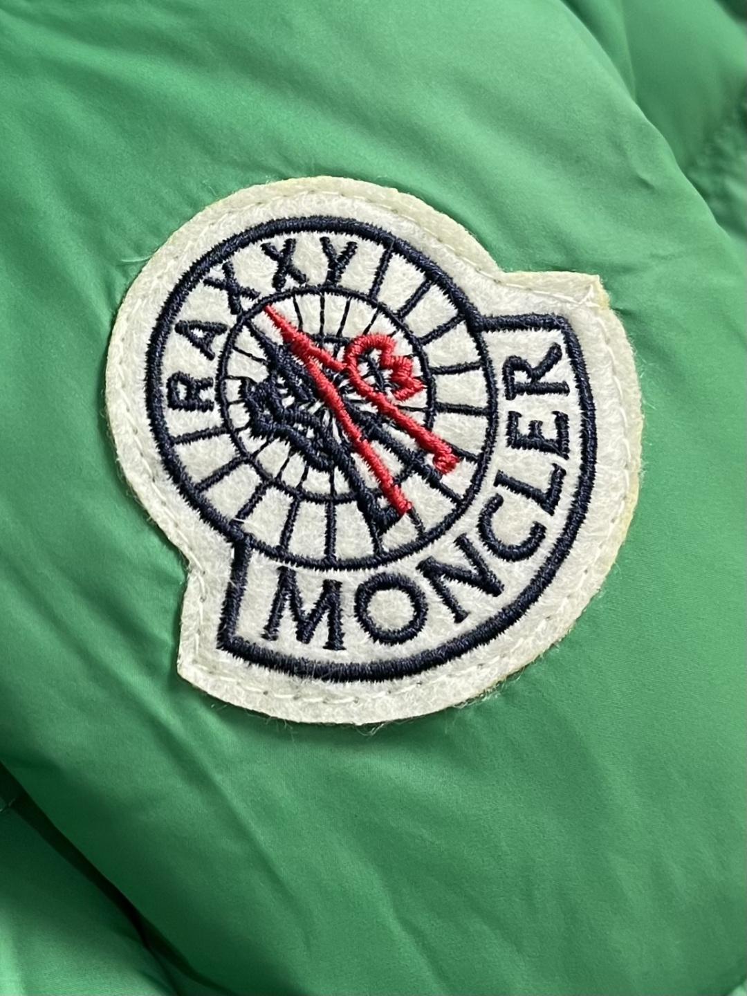 Moncler 2025Fw CistoPher Raxxy 联名3D绗缝拉链羽服，采用新国标90白鸭绒