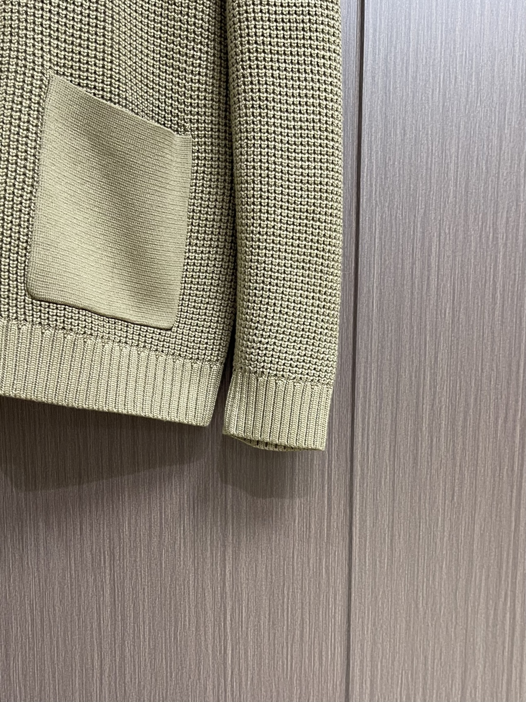 lp🆕 LoroPiana 新款老钱风休闲针织毛衣开衫，触感柔软亲肤，视觉上很精致、有质感、高贵，非常简