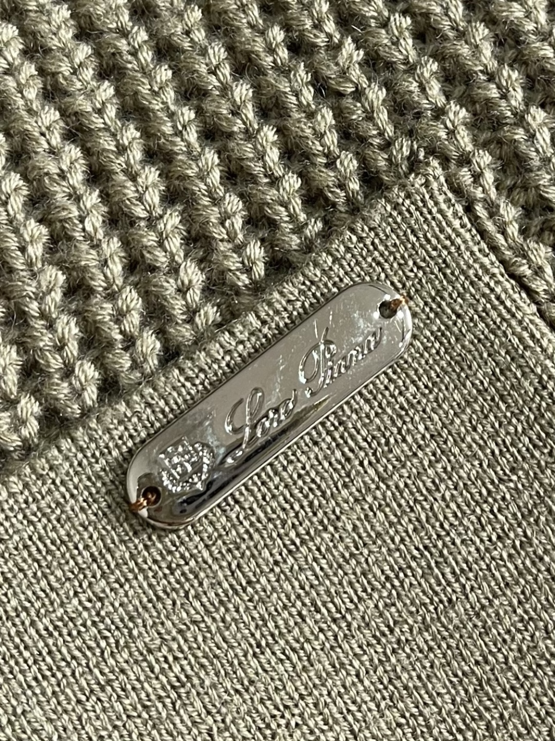 lp🆕 LoroPiana 新款老钱风休闲针织毛衣开衫，触感柔软亲肤，视觉上很精致、有质感、高贵，非常简