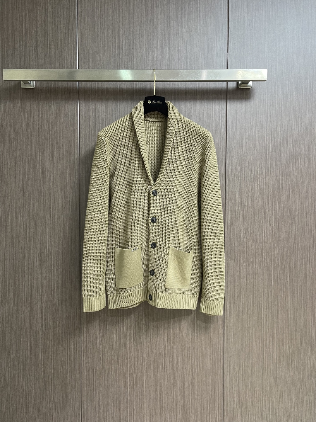 lp🆕 LoroPiana 新款老钱风休闲针织毛衣开衫，触感柔软亲肤，视觉上很精致、有质感、高贵，非常简