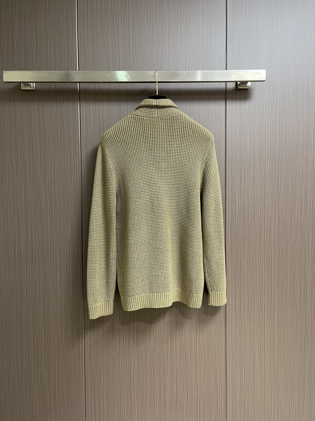 lp🆕 LoroPiana 新款老钱风休闲针织毛衣开衫，触感柔软亲肤，视觉上很精致、有质感、高贵，非常简