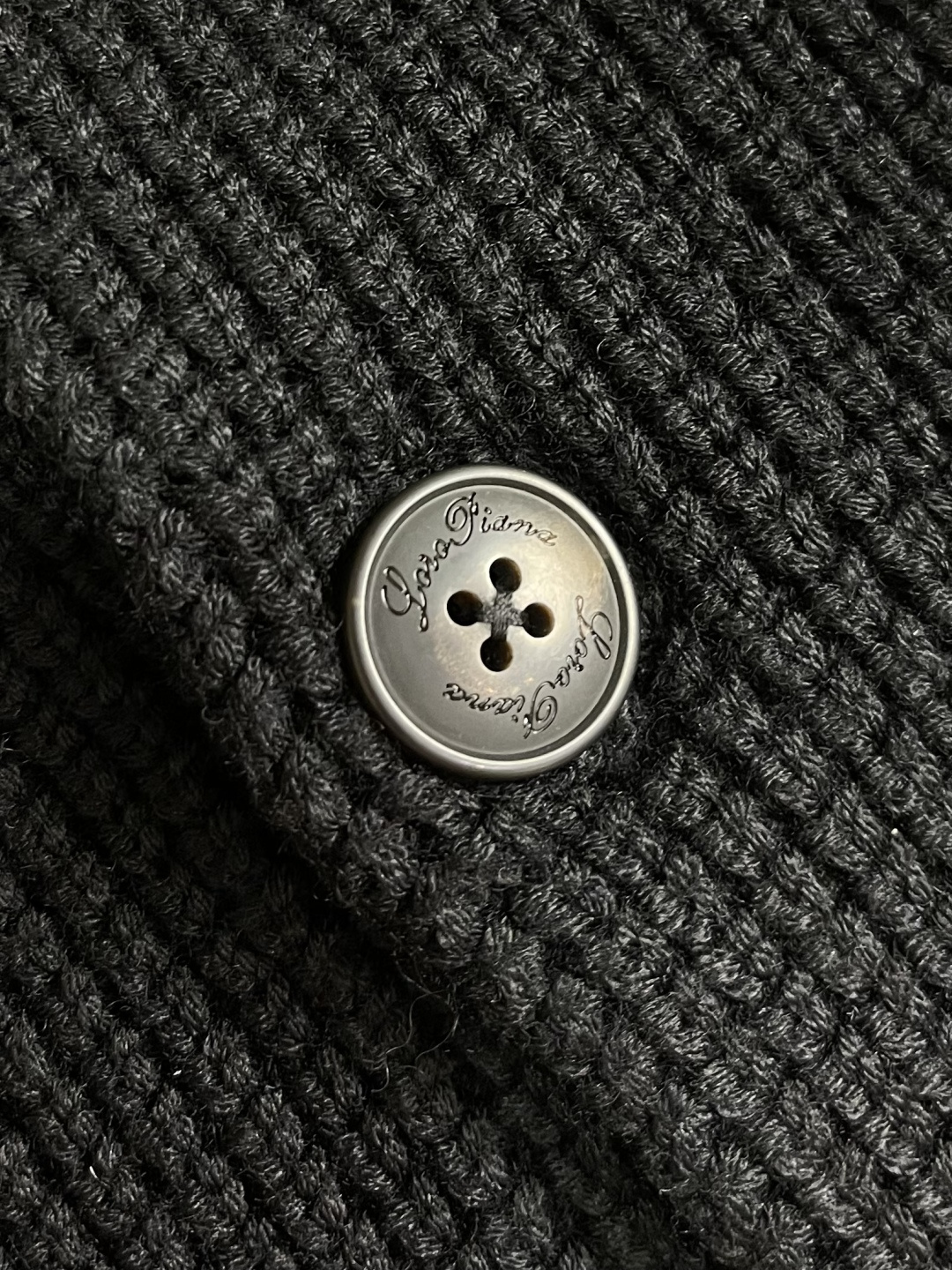 lp🆕 LoroPiana 新款老钱风休闲针织毛衣开衫，触感柔软亲肤，视觉上很精致、有质感、高贵，非常简