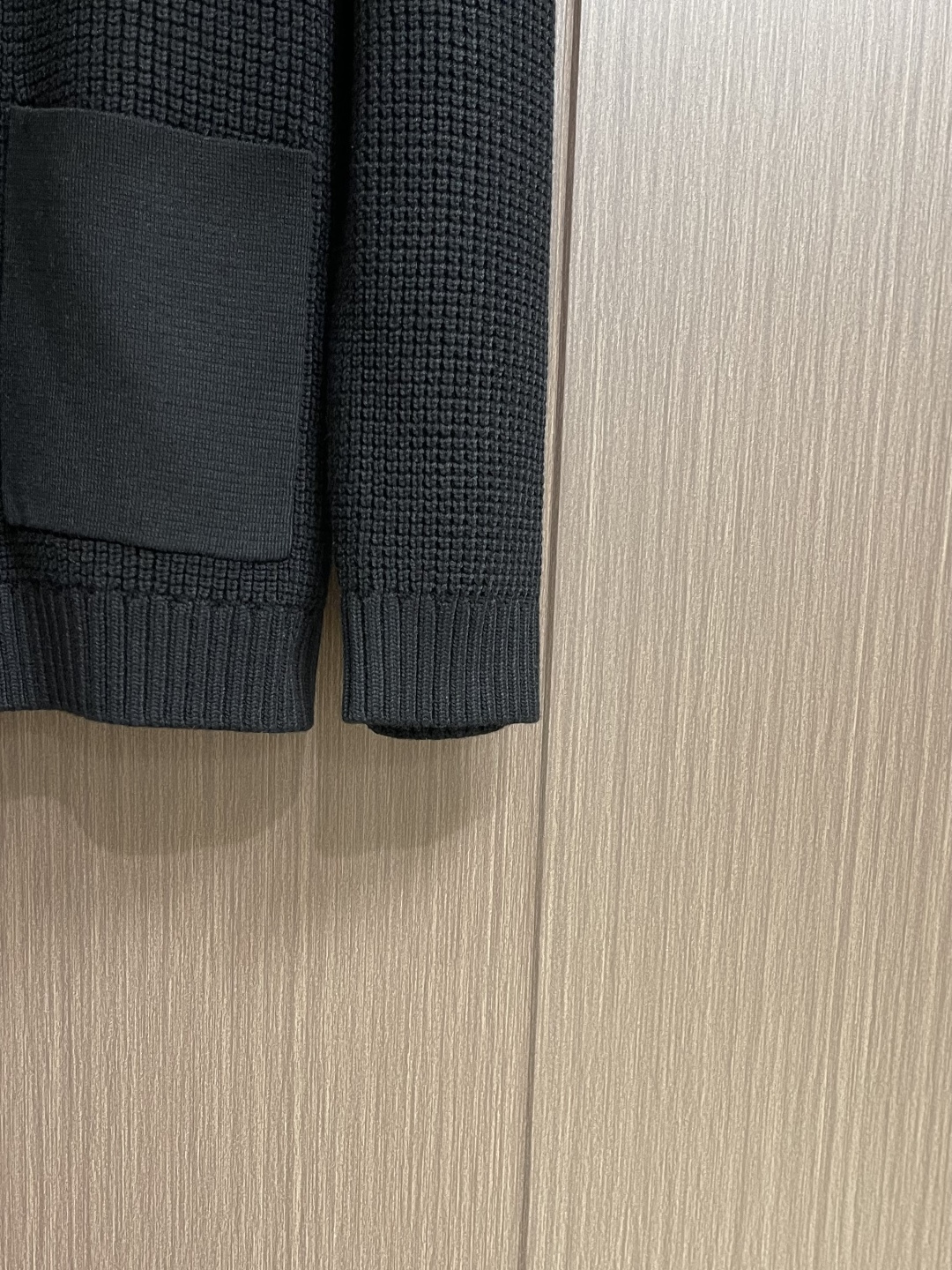 lp🆕 LoroPiana 新款老钱风休闲针织毛衣开衫，触感柔软亲肤，视觉上很精致、有质感、高贵，非常简