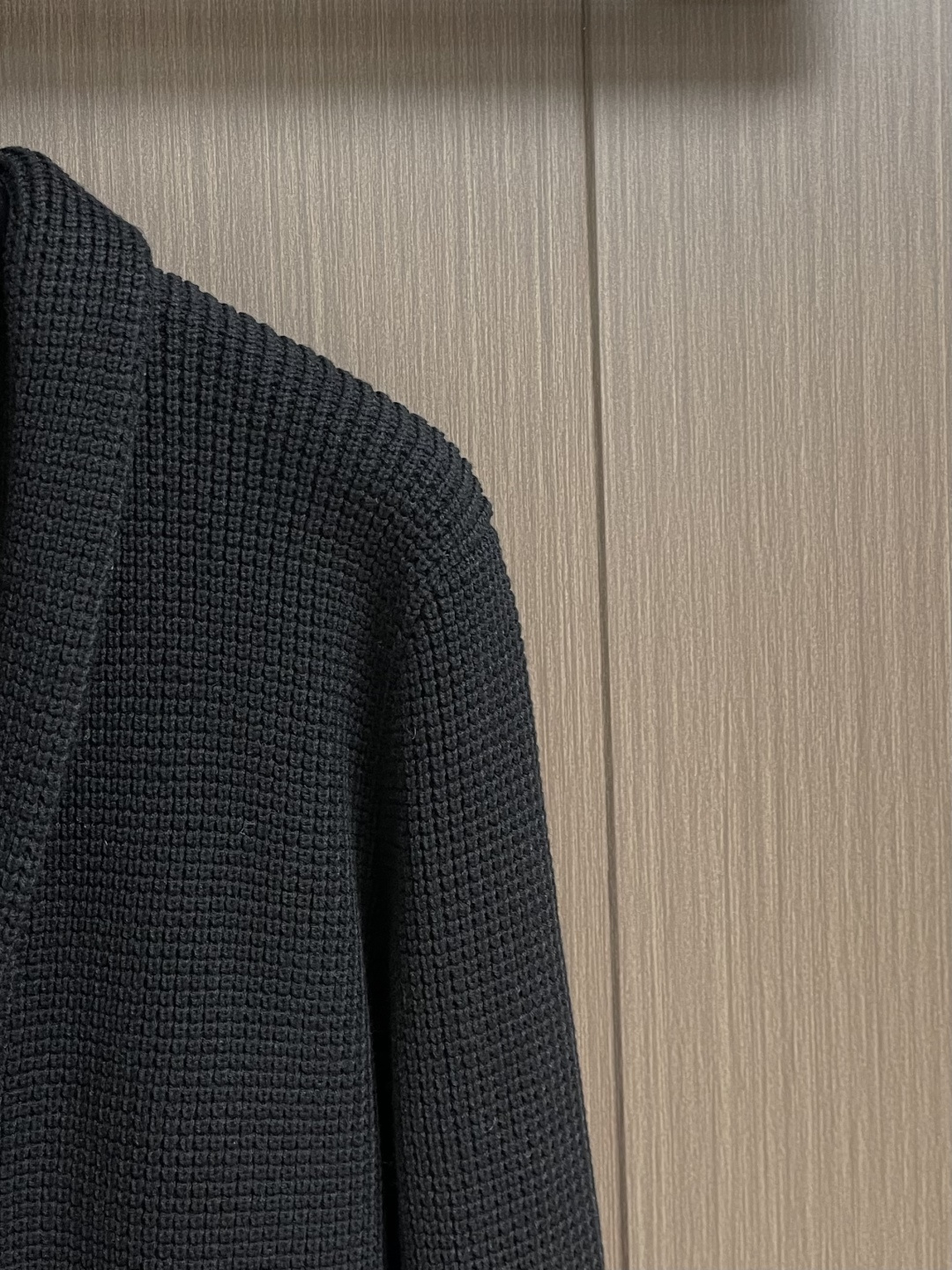 lp🆕 LoroPiana 新款老钱风休闲针织毛衣开衫，触感柔软亲肤，视觉上很精致、有质感、高贵，非常简