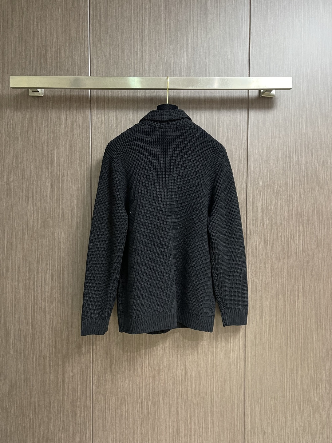 lp🆕 LoroPiana 新款老钱风休闲针织毛衣开衫，触感柔软亲肤，视觉上很精致、有质感、高贵，非常简