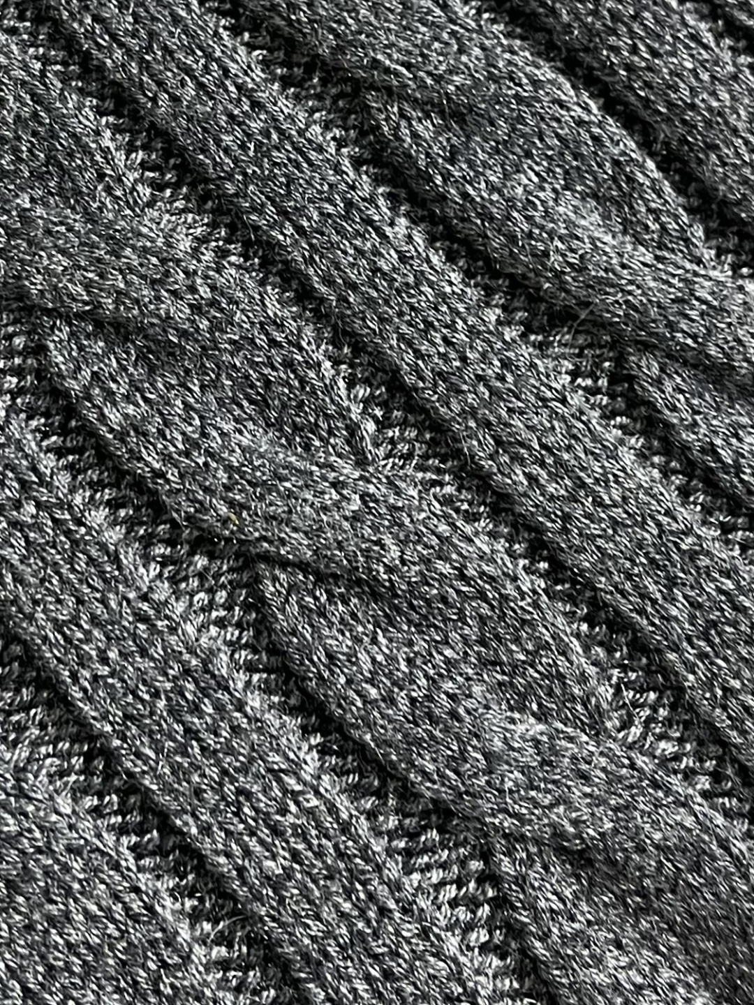 Dior 2026ss早春新款羊毛针织拉链开衫毛衣，麻花织发打破传统羊毛的单调感，彰显个性与不羁。立体剪