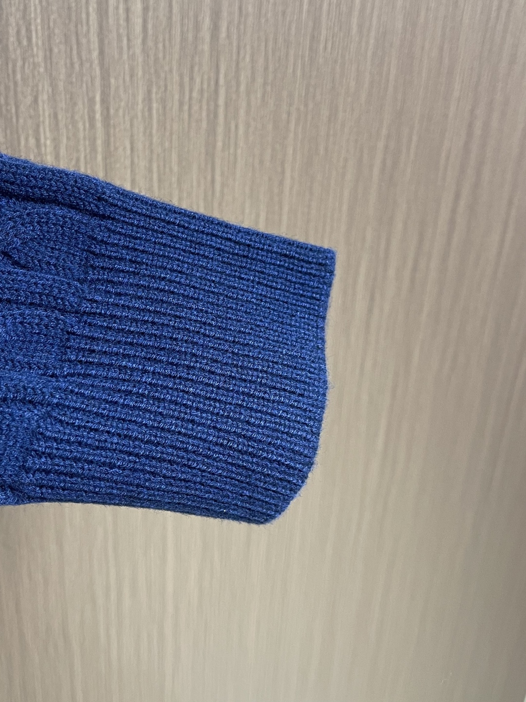 Dior 2026ss早春新款羊毛针织拉链开衫毛衣，麻花织发打破传统羊毛的单调感，彰显个性与不羁。立体剪