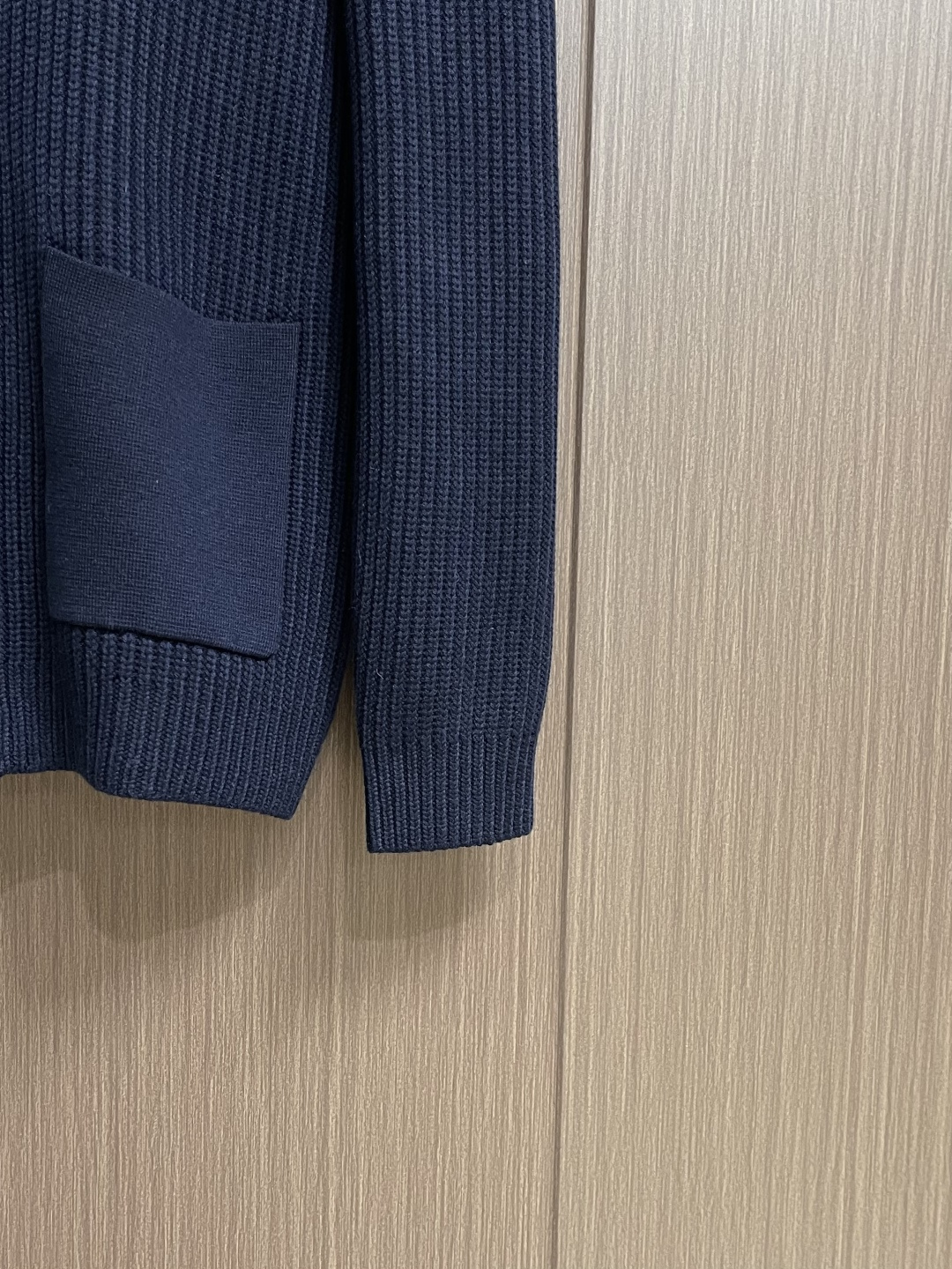 Prada 2026SS男士针织毛衣开衫，老钱新最推荐，恰到好处的时尚感 不管内搭还是外穿都很有细节感 